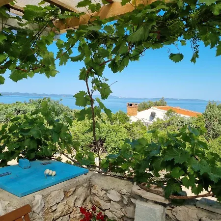 Robinson House Ruza * Neviđane