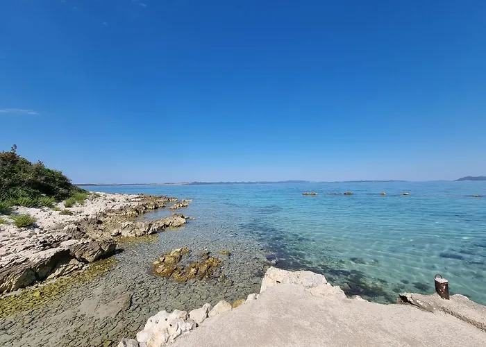 Gostinjska kuća Robinson House Ruza